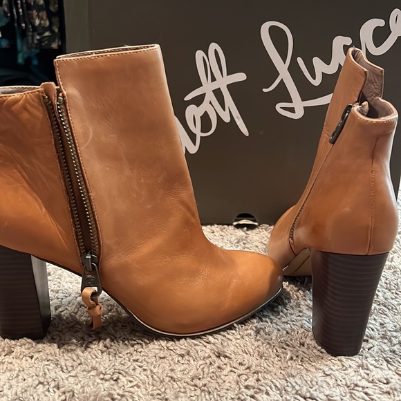 Never worn Elliott Luca Danielle tobacco color boots. - Picture 5 of 5